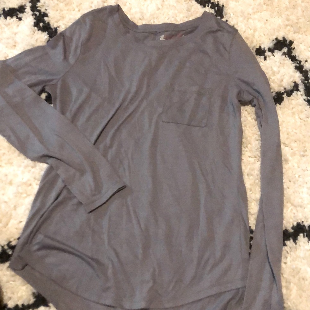 Long sleeve lounge shirt.